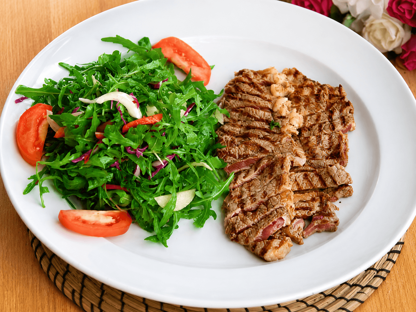 Bife de Vaca com Salada no Hua Ta Li