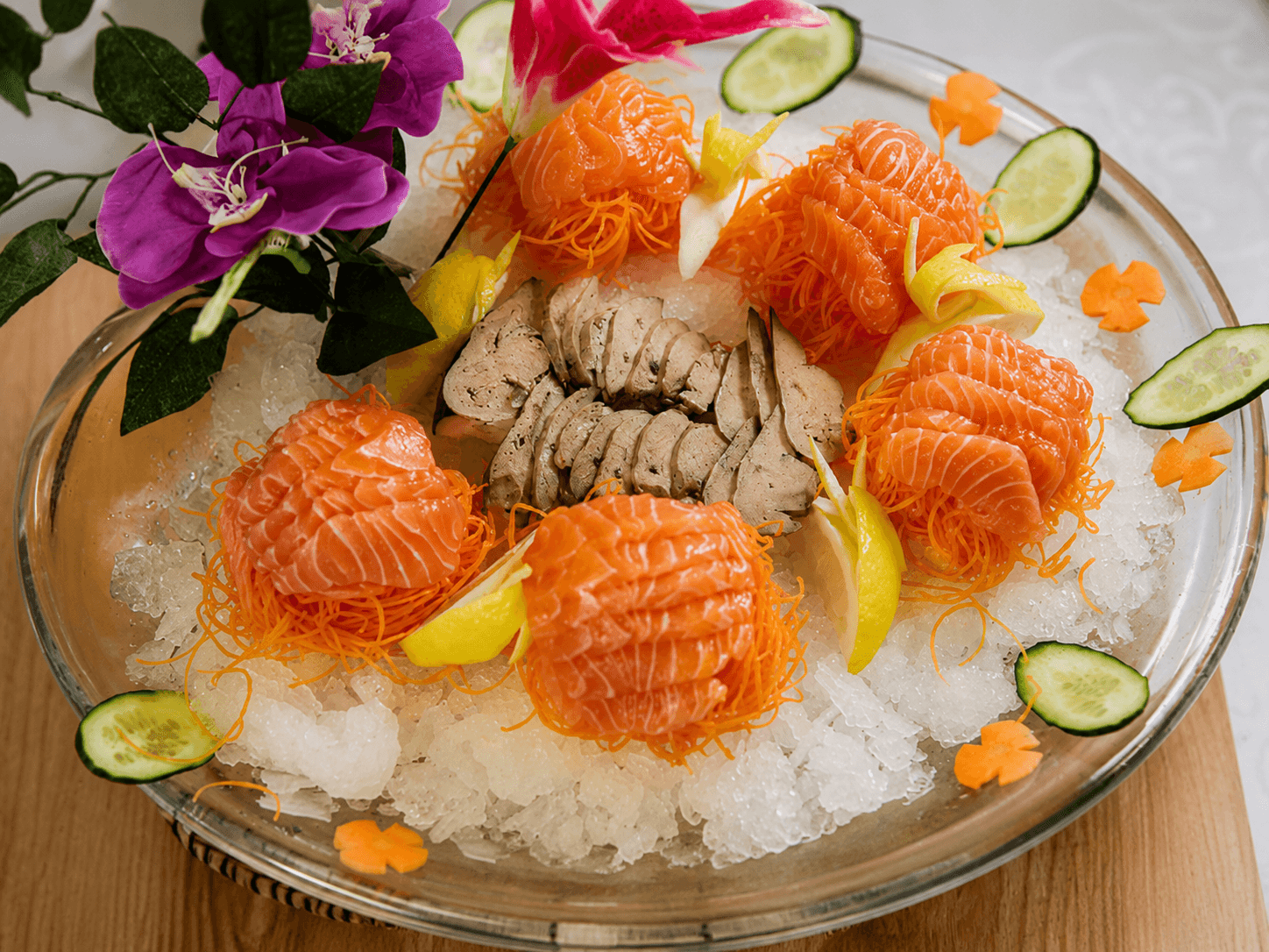 Sashimi de Salmão e Foie Gras no Hua Ta Li